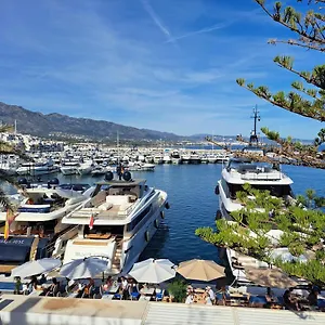Private In Huge Penthouse 1st Line Puerto Banus, Incredible Views, Jacuzzis , Marbella España